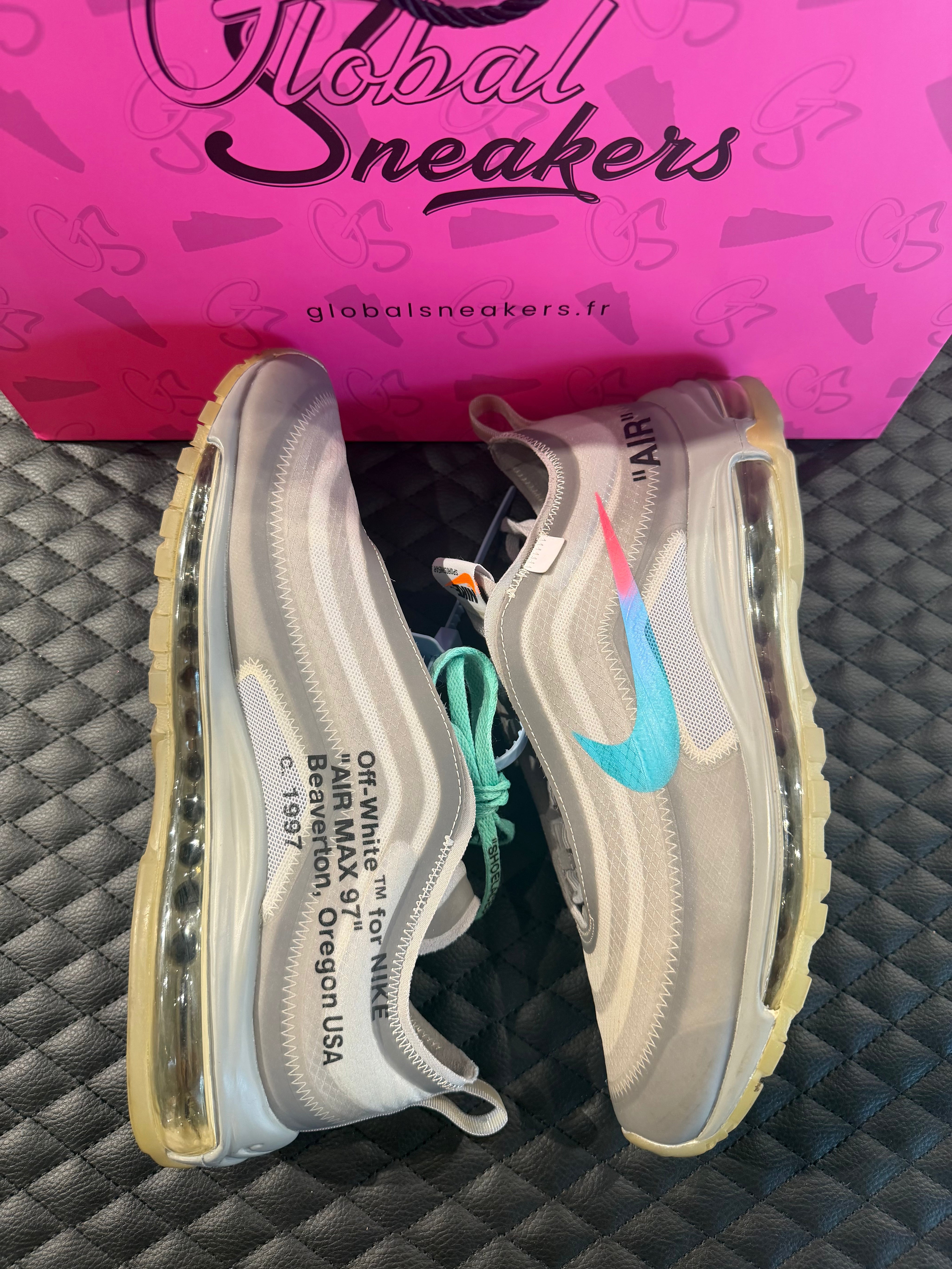 Sneakers Nike Air Max 97 Off-White Menta d’occasion en mesh respirant avec amorti Air Max visible premium et détails graphiques distinctifs.
