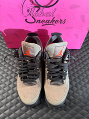 Sneakers Jordan 4 Taupe Haze d’occasion en cuir premium avec amorti Air-Sole visible et semelle caoutchouc durable.