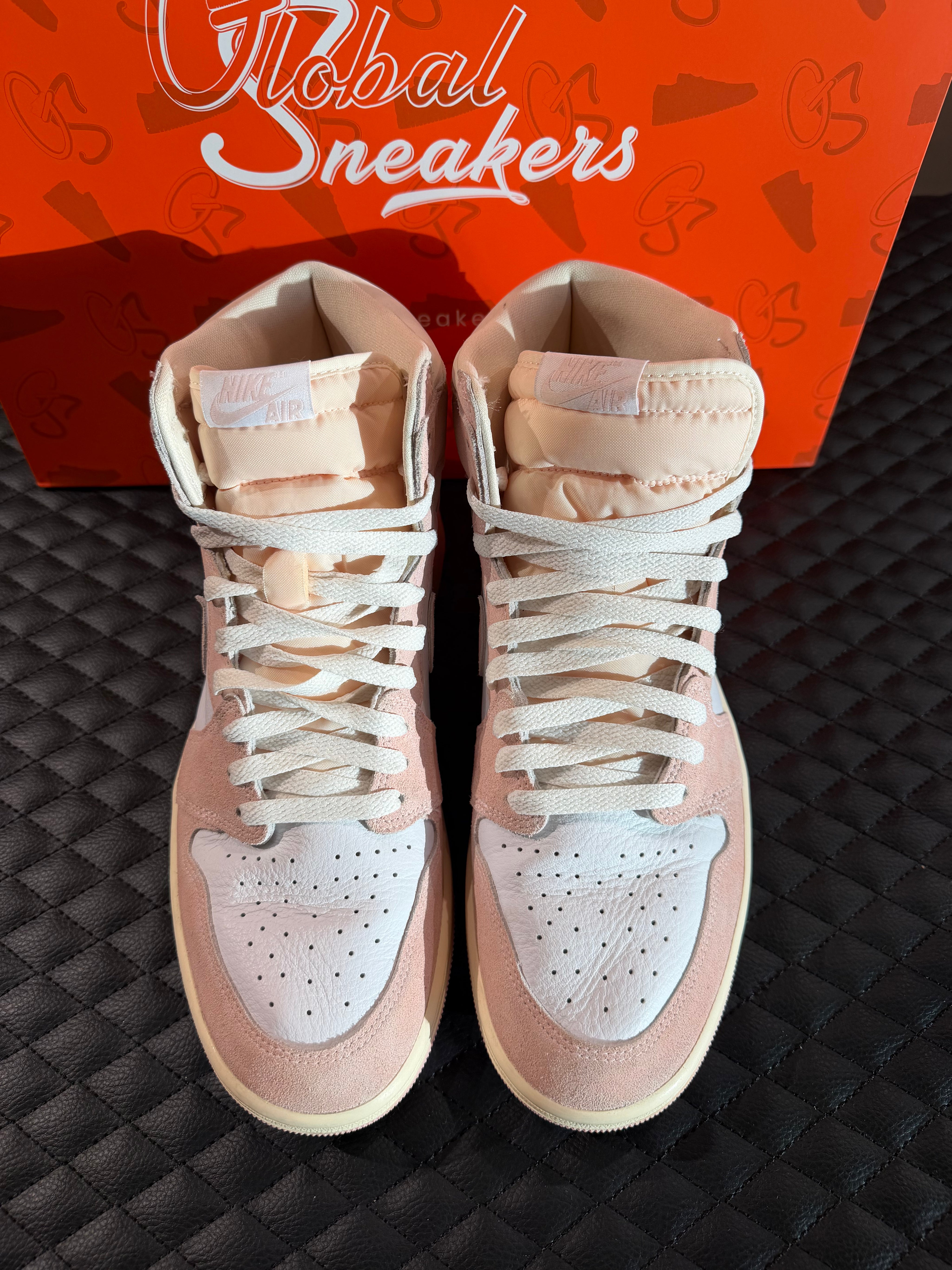 Sneakers Jordan 1 Retro High OG Washed Pink d’occasion en cuir premium avec amorti Air-Sole visible et semelle caoutchouc durable.