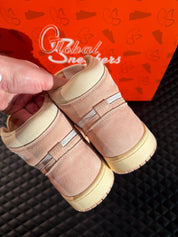 Sneakers Jordan 1 Retro High OG Washed Pink d’occasion en cuir premium avec amorti Air-Sole visible et semelle caoutchouc durable.