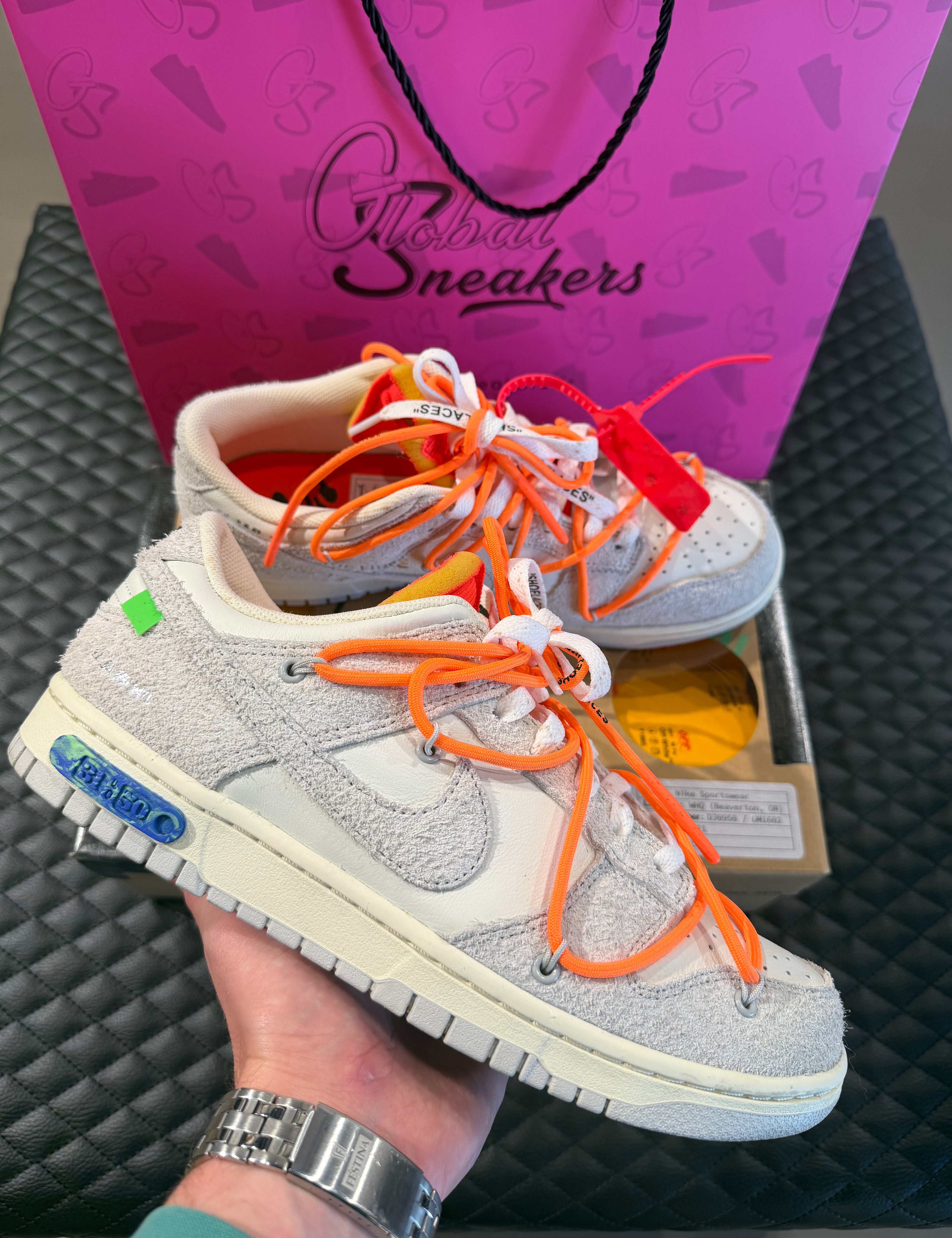 Sneakers Nike Dunk Low Off-White Lot 31 en cuir gris clair avec double laçage, zip tie signature et condition 9,9 sur 10.