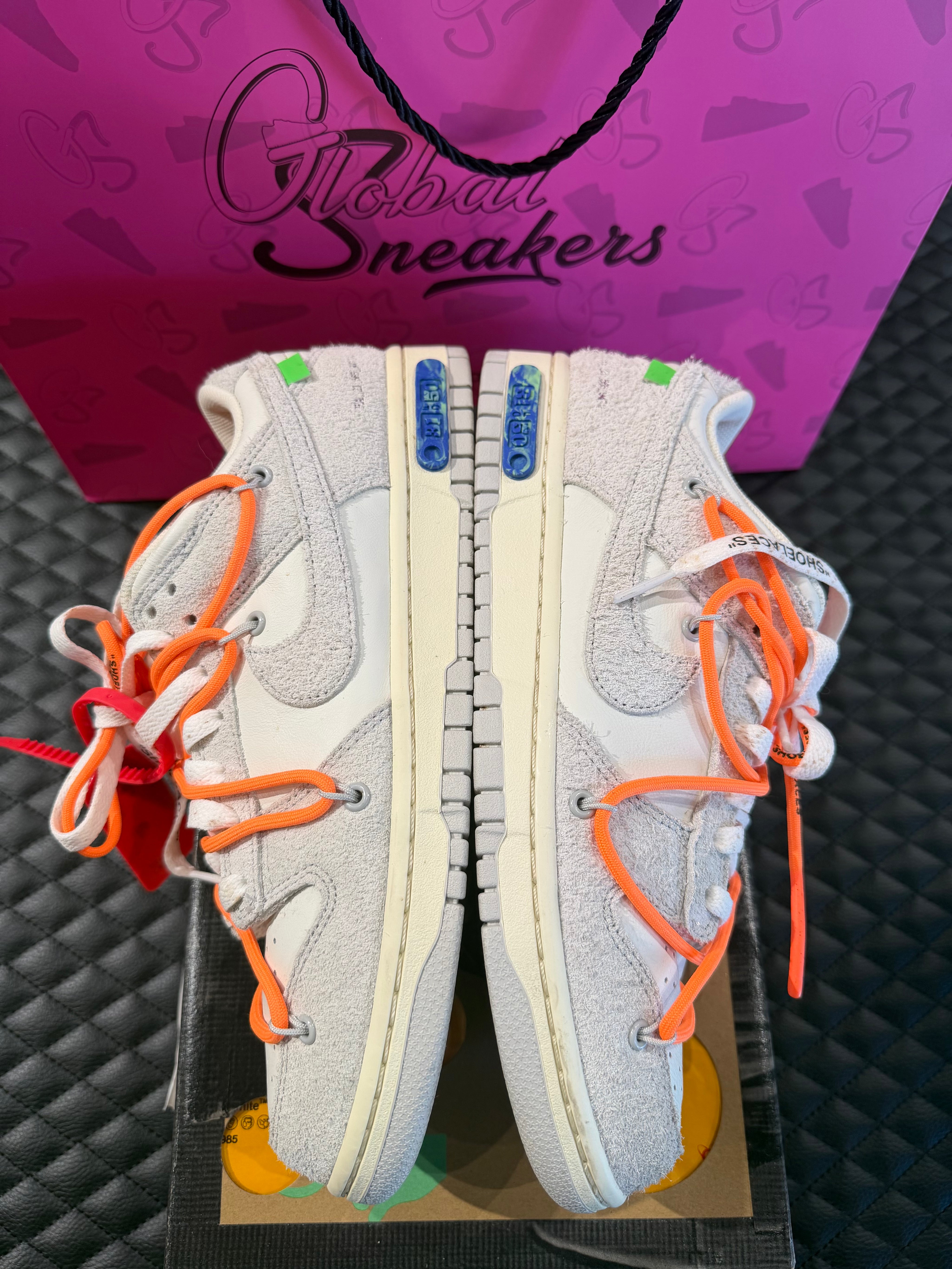 Sneakers Nike Dunk Low Off-White Lot 31 en cuir gris clair avec double laçage, zip tie signature et condition 9,9 sur 10.