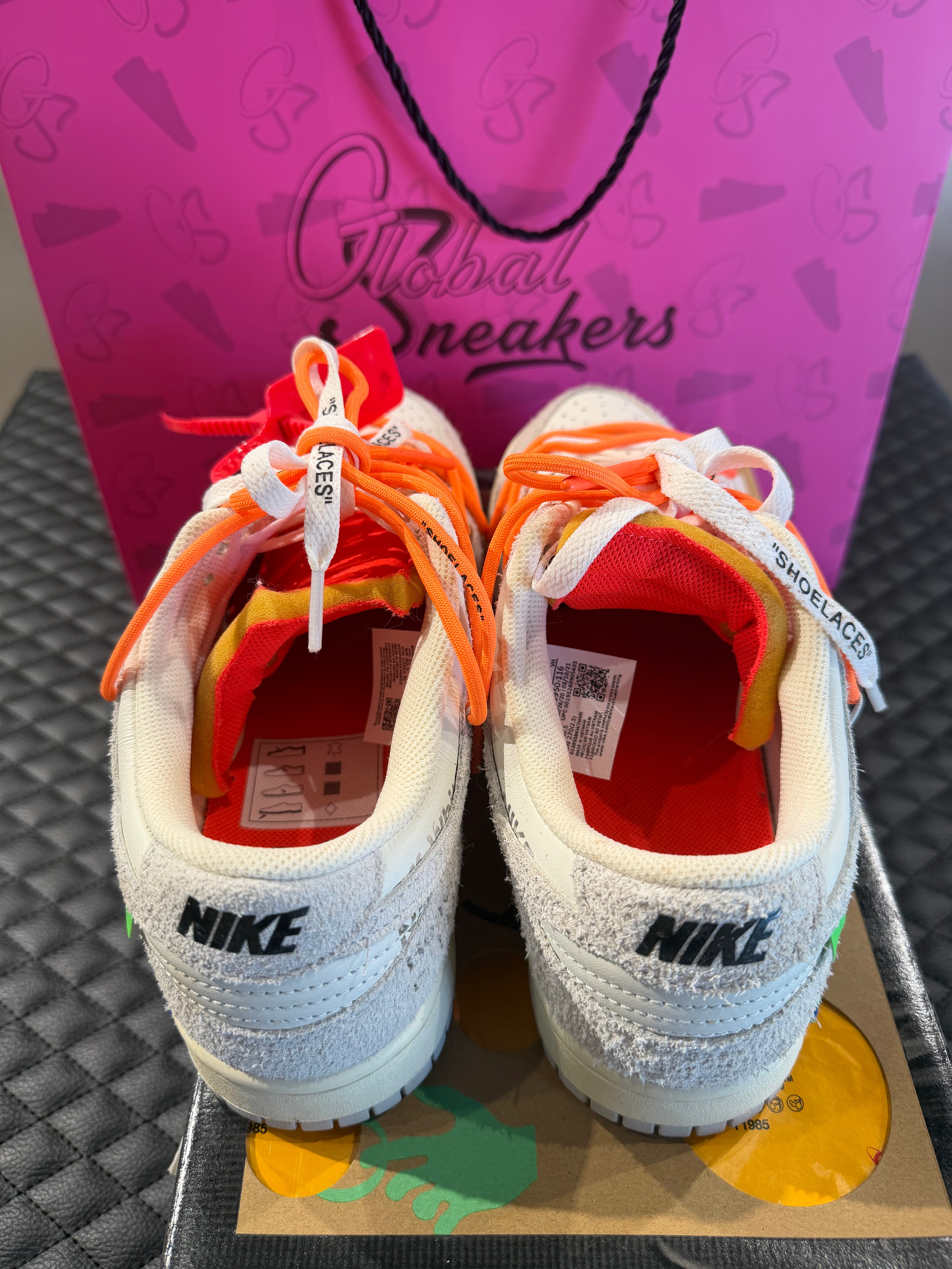 Sneakers Nike Dunk Low Off-White Lot 31 en cuir gris clair avec double laçage, zip tie signature et condition 9,9 sur 10.