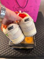 Sneakers Nike Dunk Low Off-White Lot 31 en cuir gris clair avec double laçage, zip tie signature et condition 9,9 sur 10.