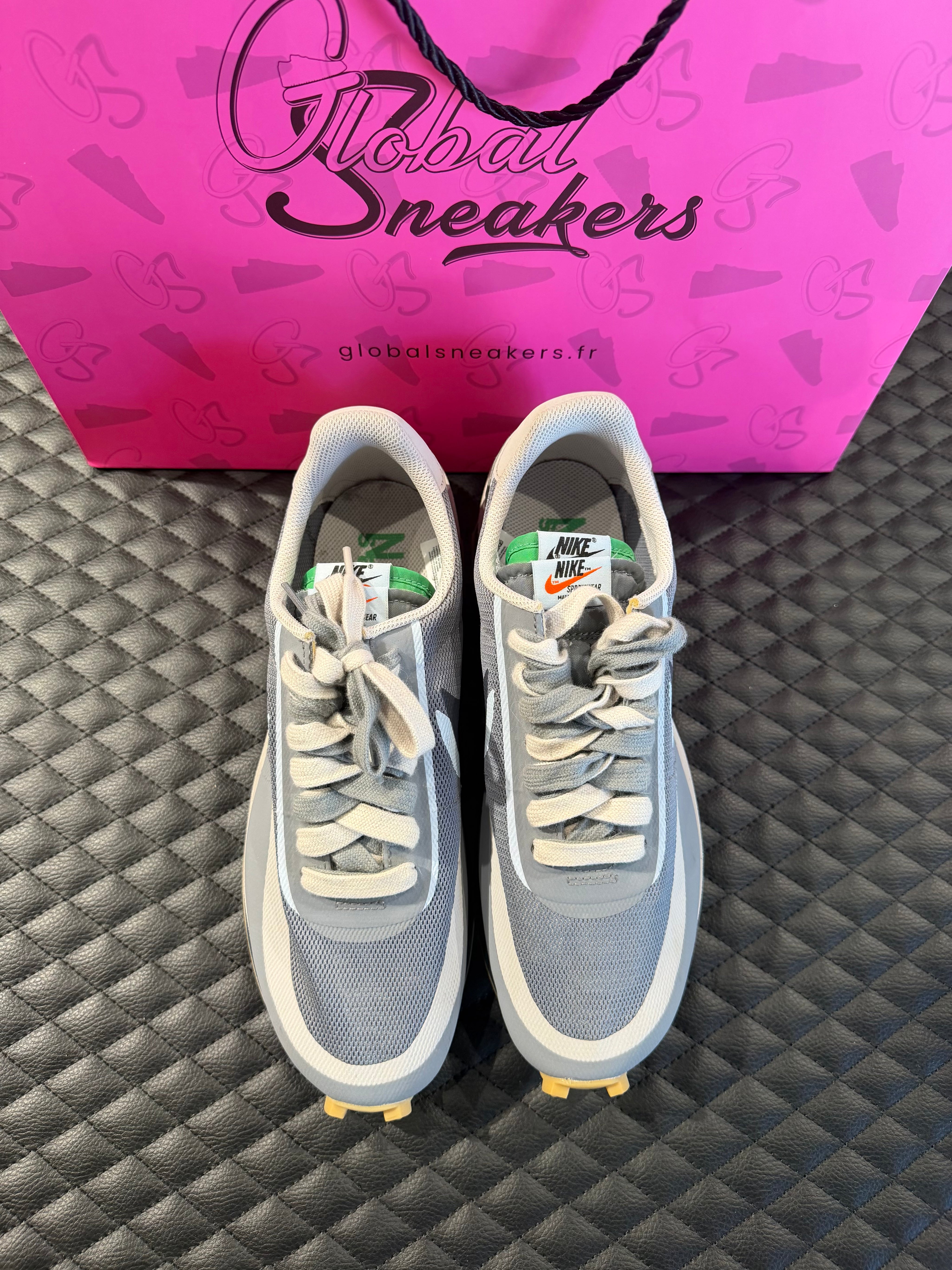 Sneakers Nike LD Waffle Sacai CLOT Kiss of Death 2 Cool Grey avec tige translucide grise, double Swoosh et semelle hybride empilée, condition 9,5 sur 10.