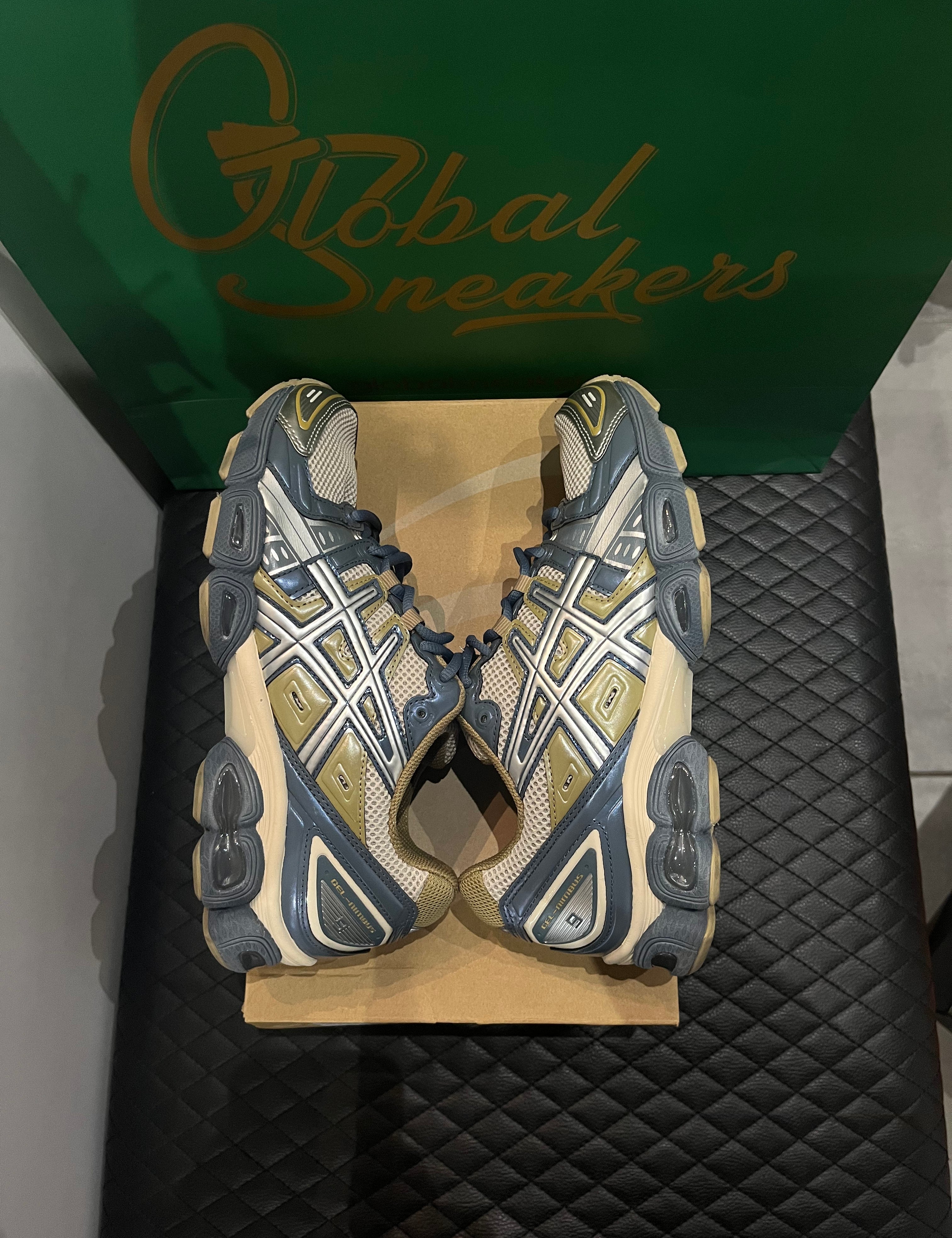 10, mesh beige et empiècements gris Ironclad, technologie GEL, sneaker avec boîte.
