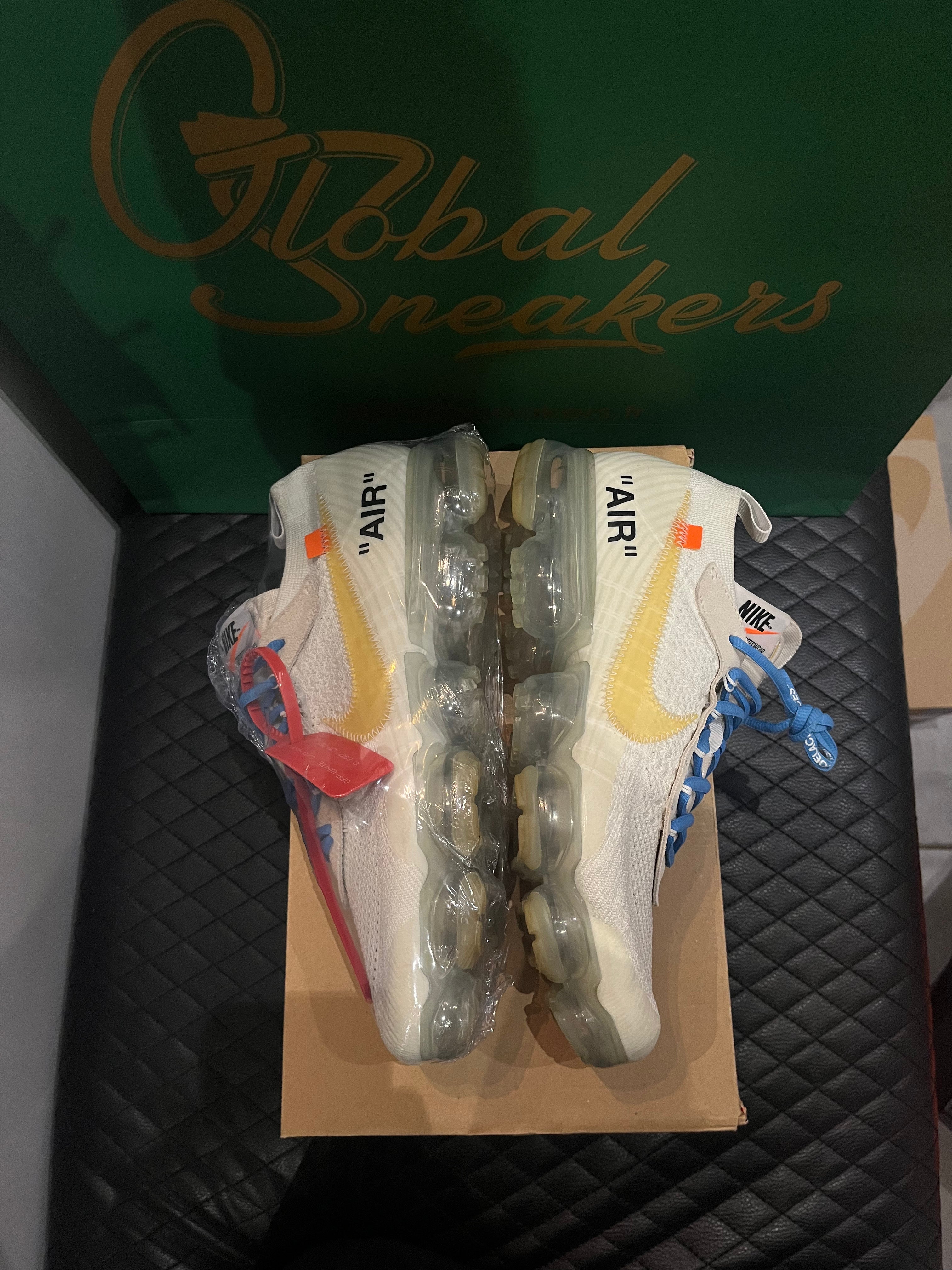 Nike Air VaporMax Off-White 2018 d’occasion en état 8,5/10, mesh noir, détails déconstructifs, semelle transparente, sneaker avec boîte.