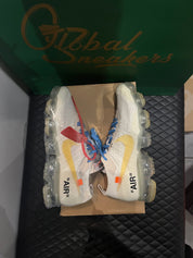 Nike Air VaporMax Off-White 2018 d’occasion en état 8,5/10, mesh noir, détails déconstructifs, semelle transparente, sneaker avec boîte.