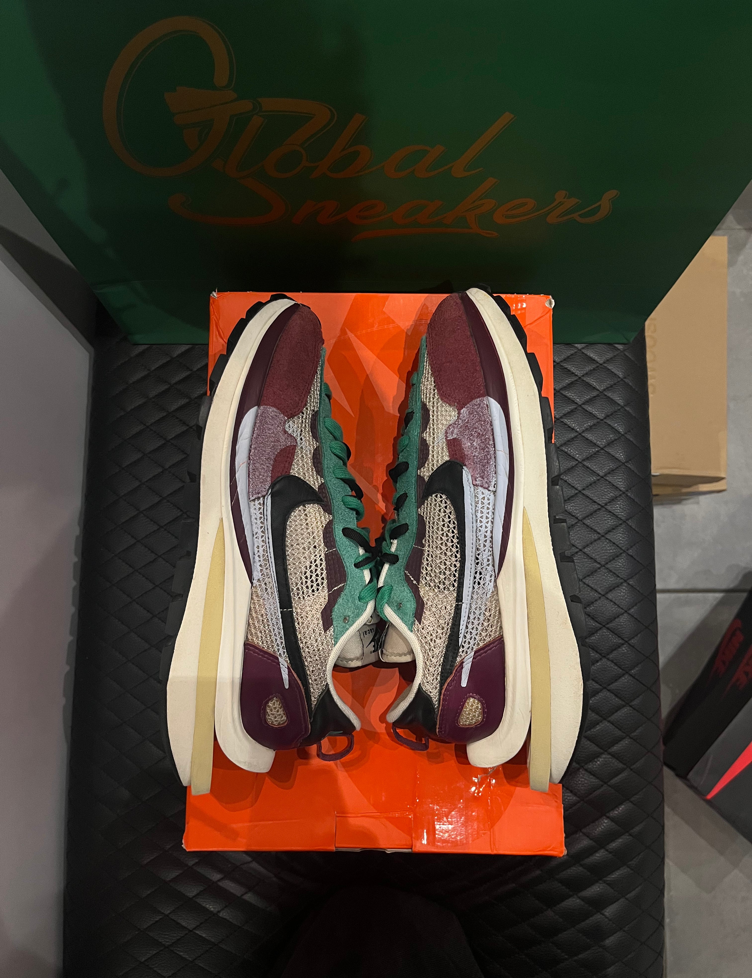 10, mesh, suede et cuir, coloris rouge et vert, sneaker avec boîte.
