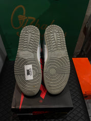 Jordan 1 Retro High Turbo Green d’occasion en état 8,5/10, suede vert turquoise et cuir blanc, silhouette haute classique, sneaker avec boîte.