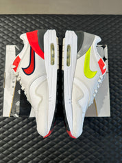 Nike Air Max 1 Evolution of Icons d’occasion, mélange de cuir, suede et mesh, coloris multiples inspirés des Air Max historiques, sneaker en bon état général.