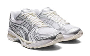 Chaussure de running JJJJound x ASICS GEL-Kayano 14 Silver White , semelle confortable , vue de 3/4