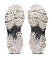 Chaussure de running JJJJound x ASICS GEL-Kayano 14 Silver White , semelle confortable , vue du dessous
