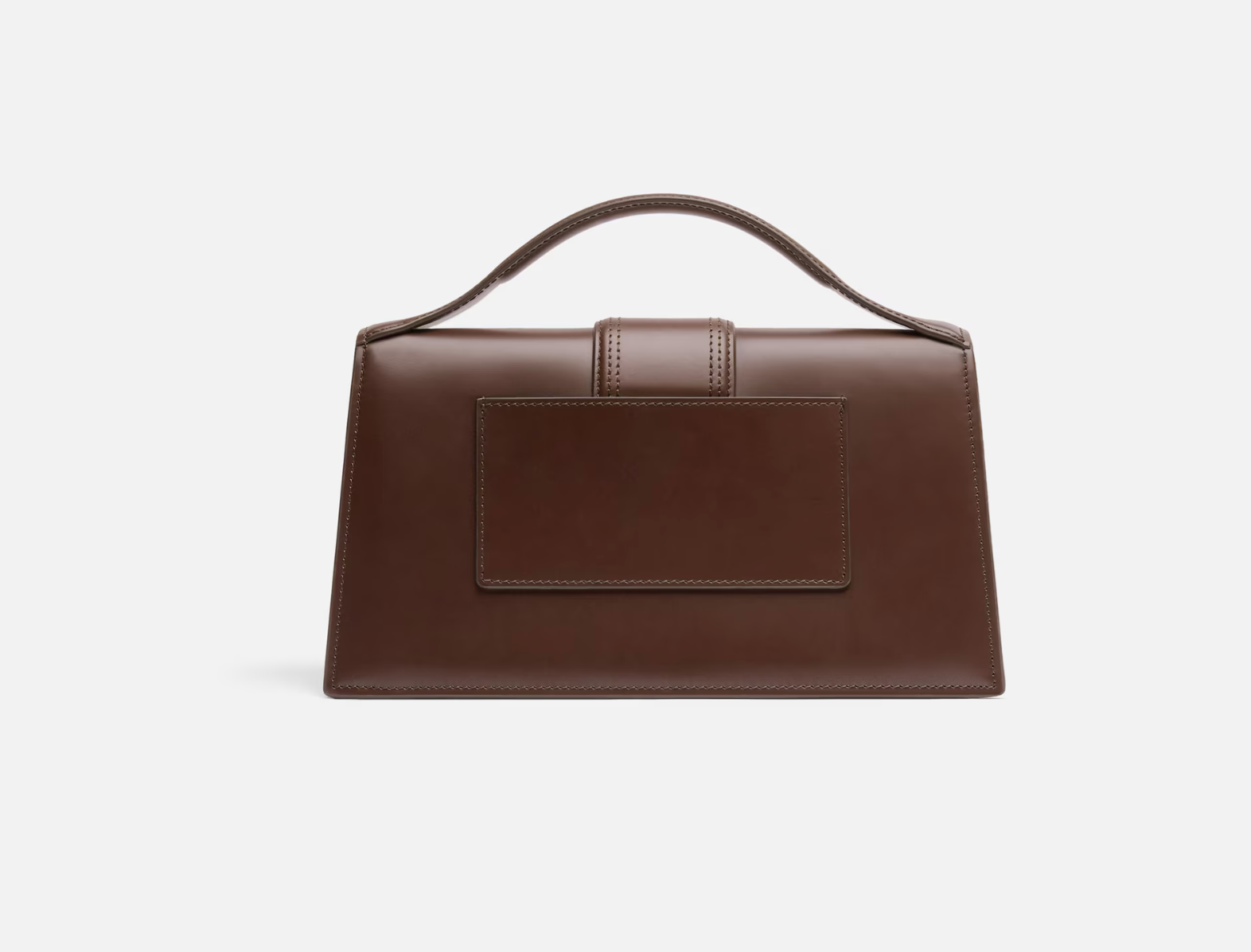 Jacquemus Le Grand Bambino Crossbody Flap Bag Dark Brown, sac en cuir marron foncé structuré avec rabat, poignée et détails dorés.