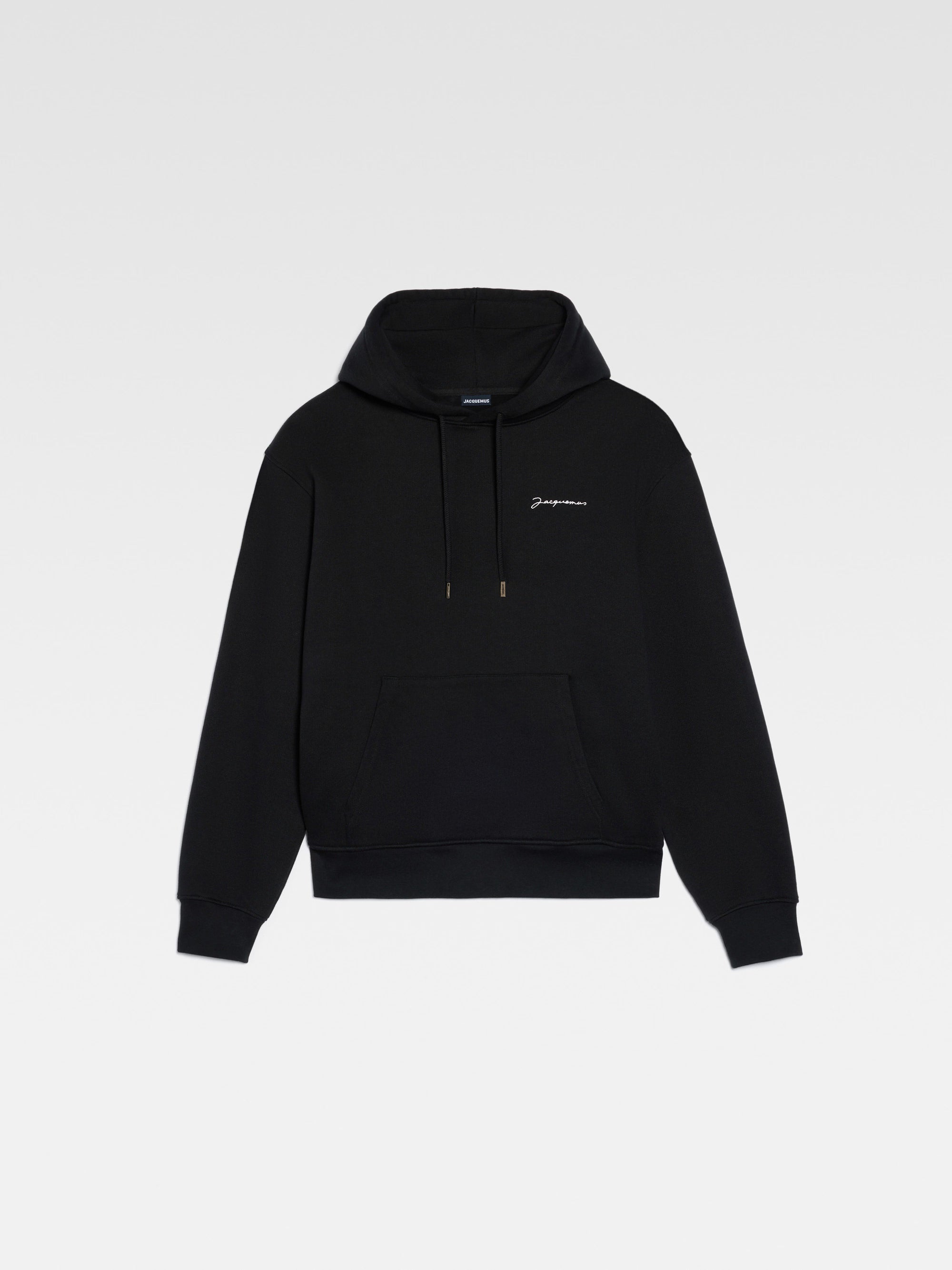 Jacquemus Le Sweatshirt Brodé Embroidered Logo Regular Fit Hoodie Black/White, hoodie Jacquemus noir à coupe Regular Fit avec logo blanc brodé et capuche.
