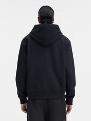Jacquemus Le Sweatshirt Brodé Embroidered Logo Regular Fit Hoodie Black/White, hoodie Jacquemus noir à coupe Regular Fit avec logo blanc brodé et capuche.