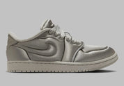 Jordan 1 Low Method of Make Satin Medium Grey gris brillant volume ronde blanche 