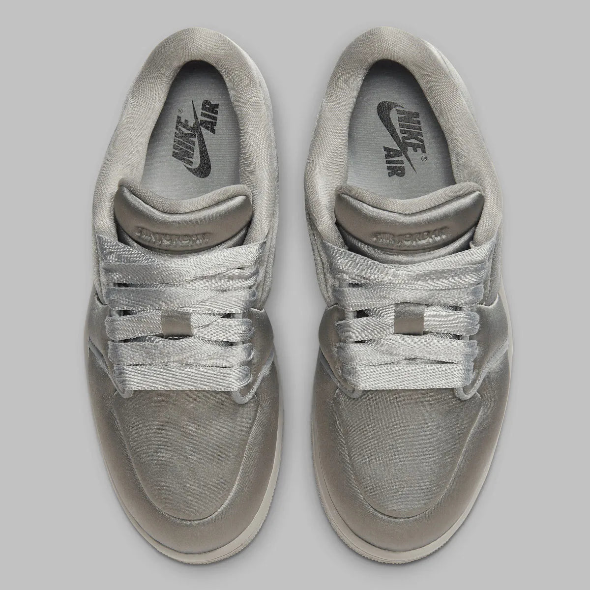 Jordan 1 Low Method of Make Satin Medium Grey gris brillant volume ronde blanche 