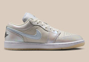 Jordan 1 Low SE Year of the Snake (2025) beige bleu crème serpent nouvelle an