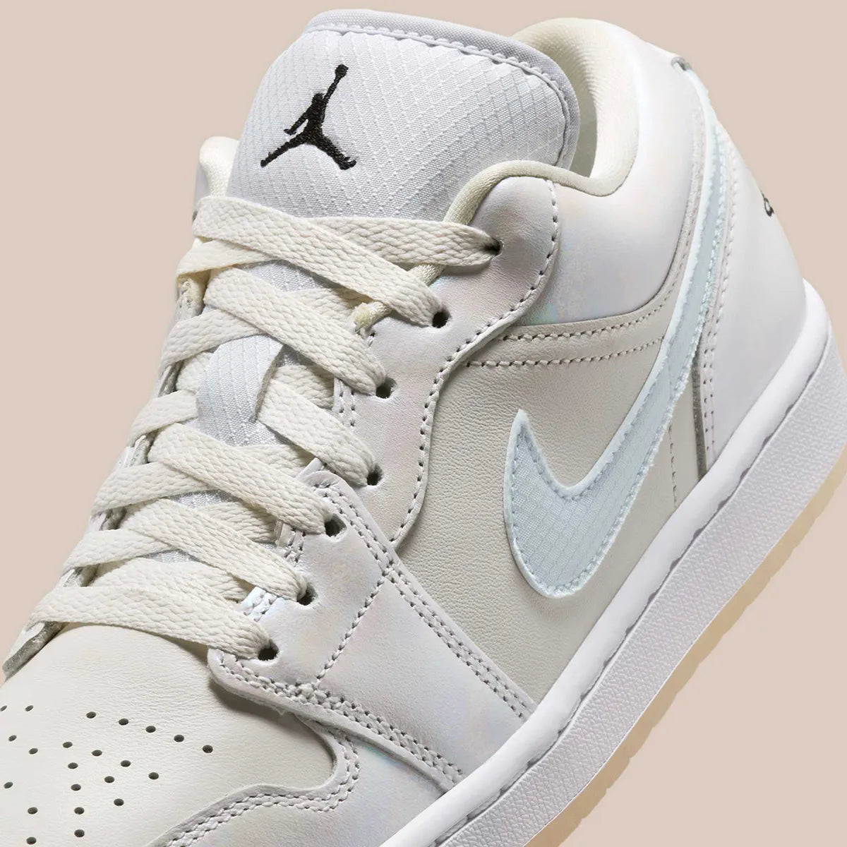 Jordan 1 Low SE Year of the Snake (2025) beige bleu crème serpent nouvelle an