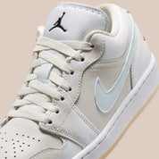 Jordan 1 Low SE Year of the Snake (2025) beige bleu crème serpent nouvelle an