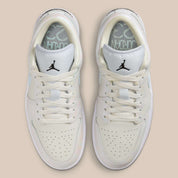 Jordan 1 Low SE Year of the Snake (2025) beige bleu crème serpent nouvelle an