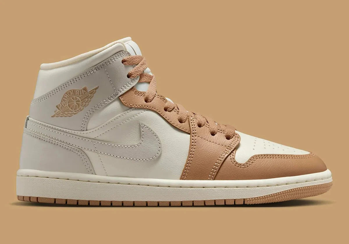 Chaussure de ville Jordan 1 Mid Tan Toe , marron , gris , crème , semelle confortable, vu de profil