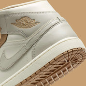 Chaussure de ville Jordan 1 Mid Tan Toe , marron , gris , crème , semelle confortable, vu de coté