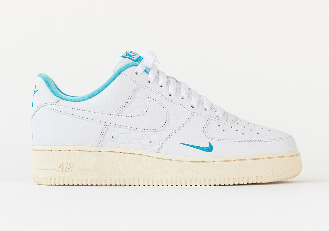 Sneakers Nike Air Force 1 Low Kith Hawaii en cuir premium avec coloris tropical inspiré, branding Kith et amorti Air encapsulé.