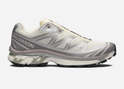 Salomon XT-6 Vanilla Ice Silver Lilac Ash avec tige en mesh technique respirant, empiècements synthétiques crème, argentés et lilas, système Quicklace™ et semelle Contagrip® vue de profil. 