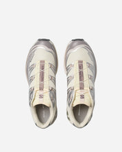 Salomon XT-6 Vanilla Ice Silver Lilac Ash avec tige en mesh technique respirant, empiècements synthétiques crème, argentés et lilas, système Quicklace™ et semelle Contagrip® vue du dessus. 