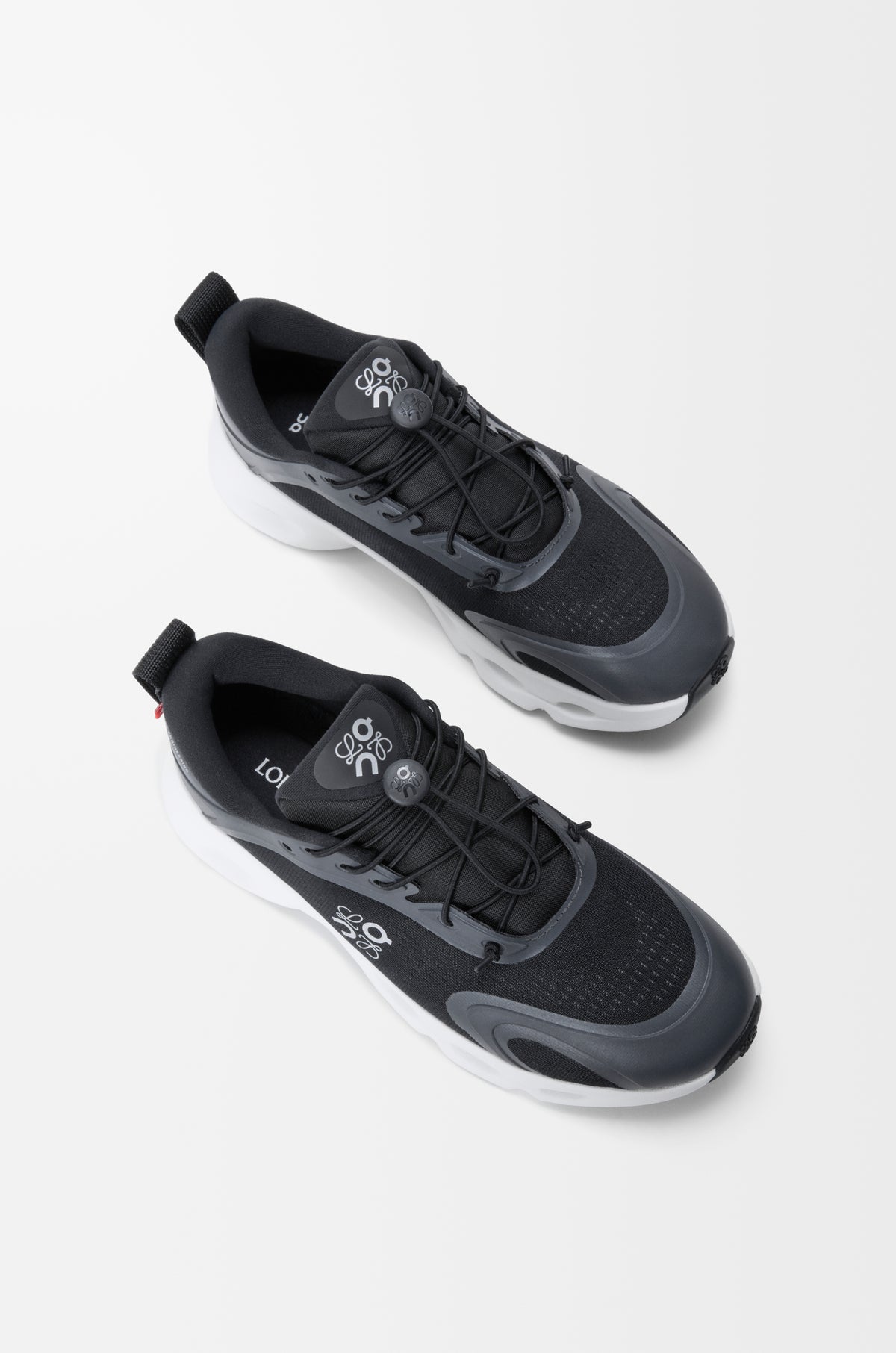 Sneakers On Running Cloudsolo LOEWE femme en Black et White avec mesh respirant et amorti CloudTec® premium