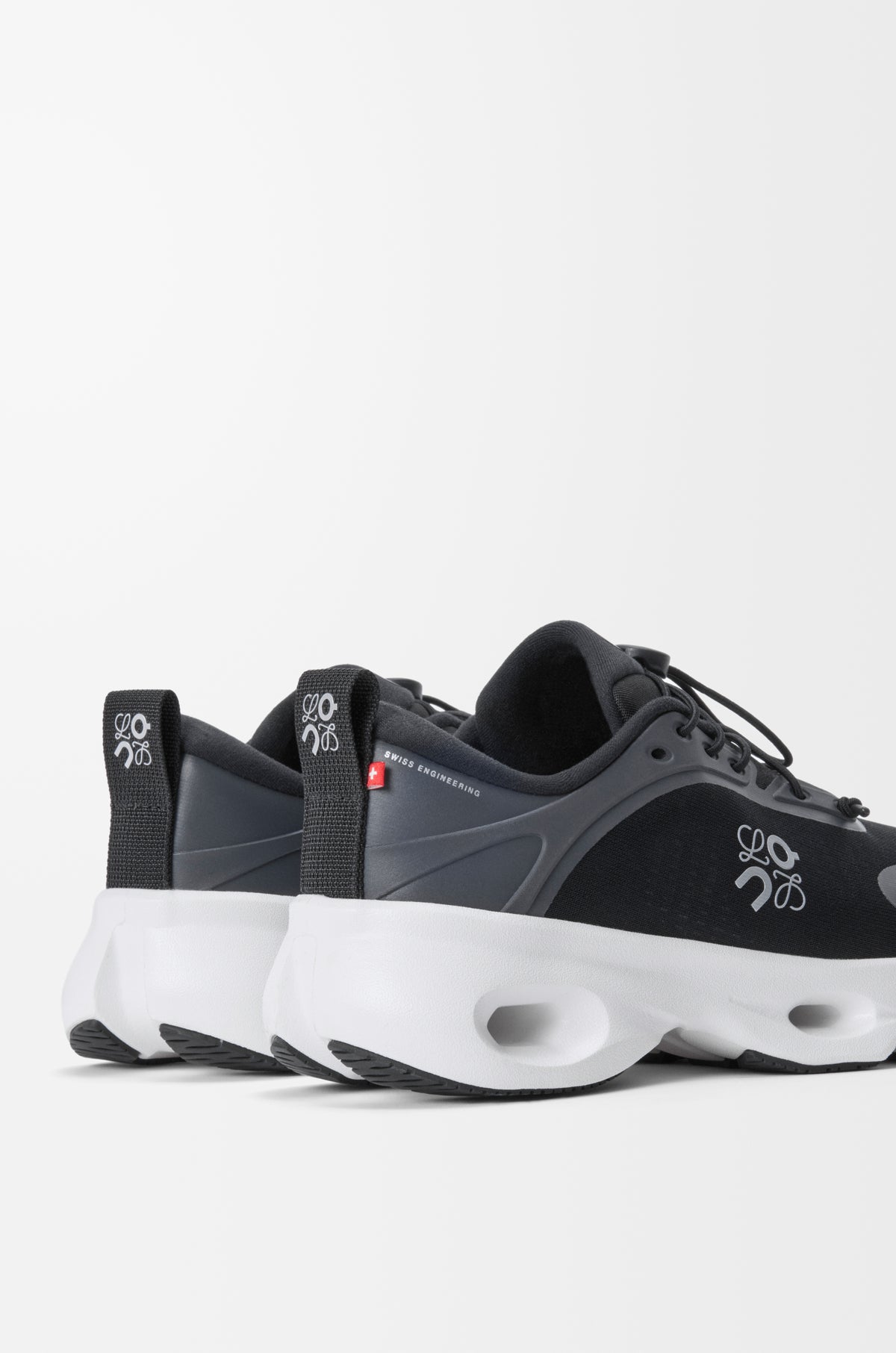 Sneakers On Running Cloudsolo LOEWE femme en Black et White avec mesh respirant et amorti CloudTec® premium