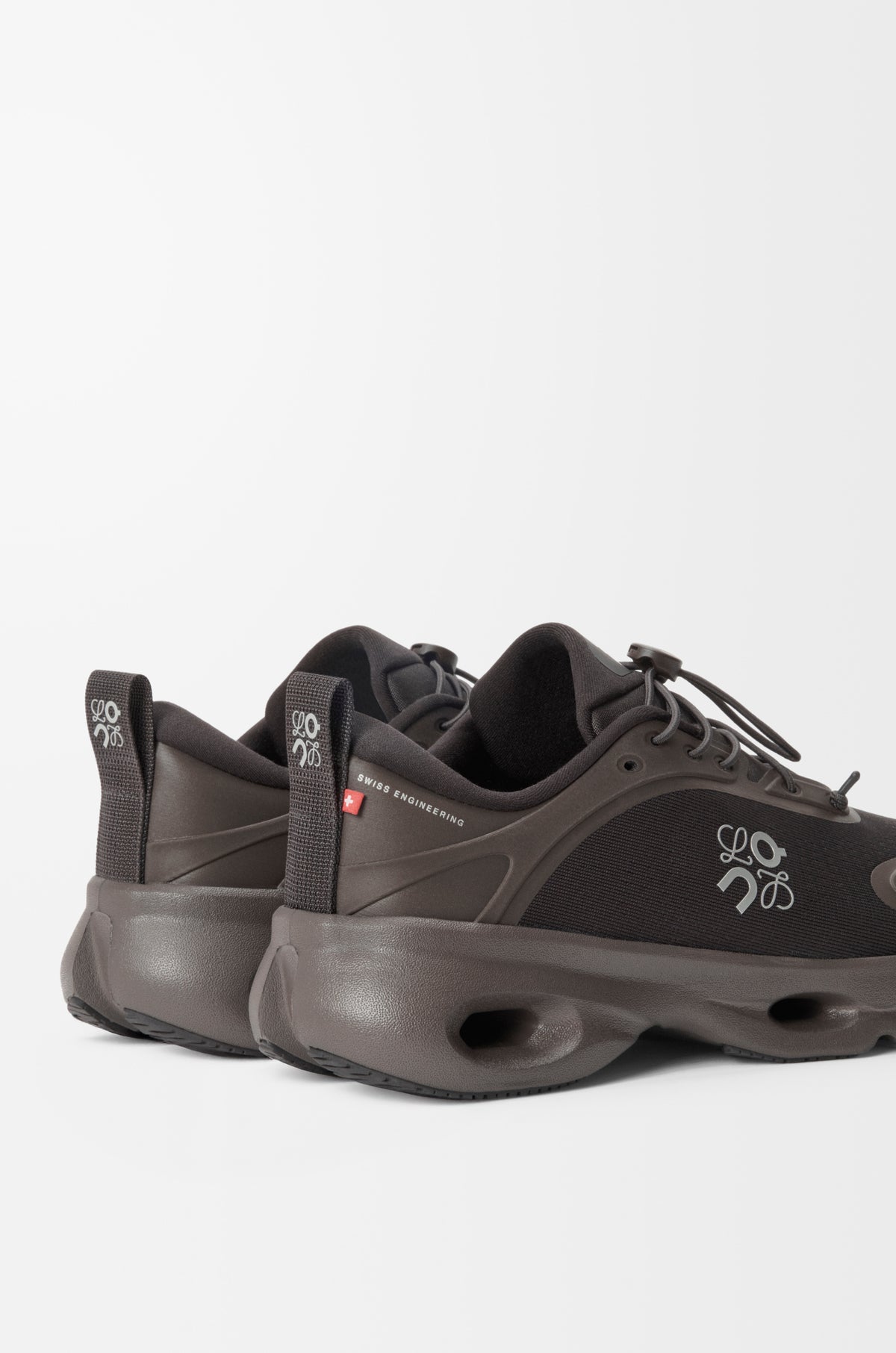 Sneakers On Running Cloudsolo LOEWE femme en Dark Brown et Black avec mesh respirant et amorti CloudTec® premium.