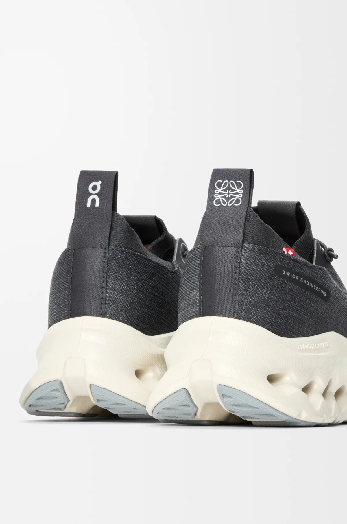 Sneakers On Running Cloudtilt LOEWE femme en Denim Grey avec tige technique respirante et amorti CloudTec® premium.