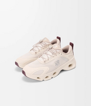 On Running Cloudsolo LOEWE beige Sand et bordeaux Burgundy en mesh technique avec semelle CloudTec premium. vue de 3/4