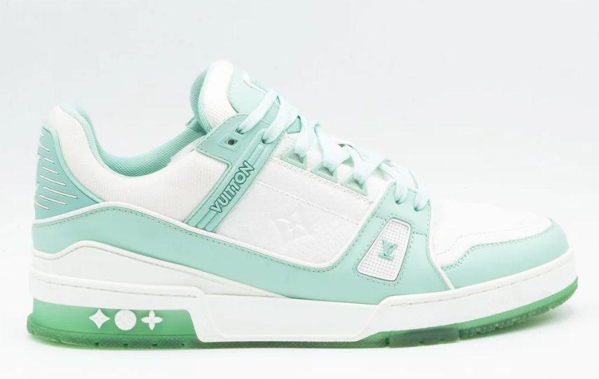 Louis Vuitton LV Trainer Green White avec tige en cuir premium, empiècements verts et blancs, détails signature Louis Vuitton et semelle extérieure en caoutchouc.
