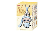 Blind box POP MART Labubu The Monsters Pin for Love Series (A-M) – pendentif vinyl/plush lettre A-M, attache métal, série collection.