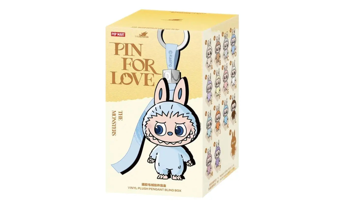 Blind box POP MART Labubu The Monsters Pin for Love Series (A-M) – pendentif vinyl/plush lettre A-M, attache métal, série collection.