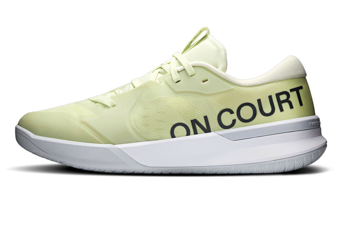 On The Roger Pro 3 Linen Lime beige et verte en mesh technique avec semelle CloudTec et design performance tennis. vue de profil intérieur