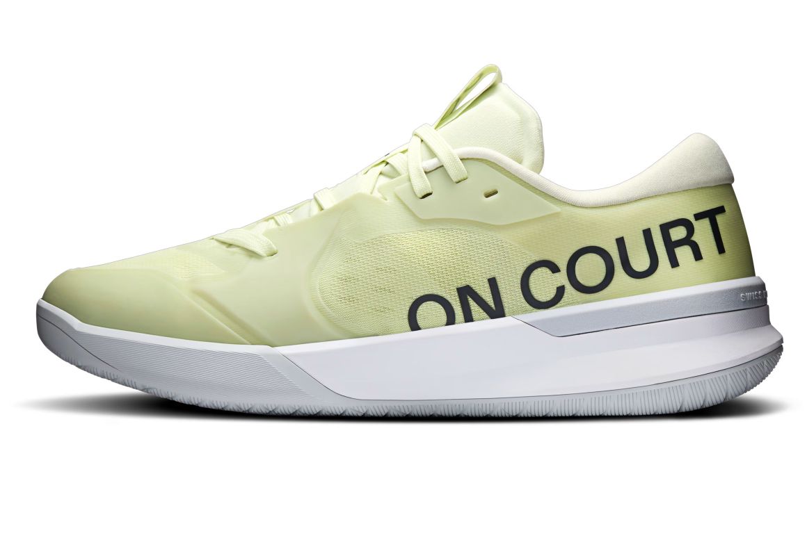 On The Roger Pro 3 Linen Lime beige et verte en mesh technique avec semelle CloudTec et design performance tennis. vue de profil intérieur