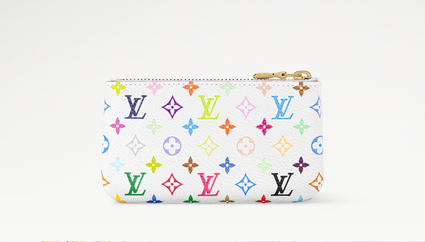 Louis Vuitton x Takashi Murakami Key Pouch Multicolor White en toile Monogram Multicolore blanche avec garnitures en cuir naturel, fermeture zippée, mousqueton et finitions métalliques dorées.