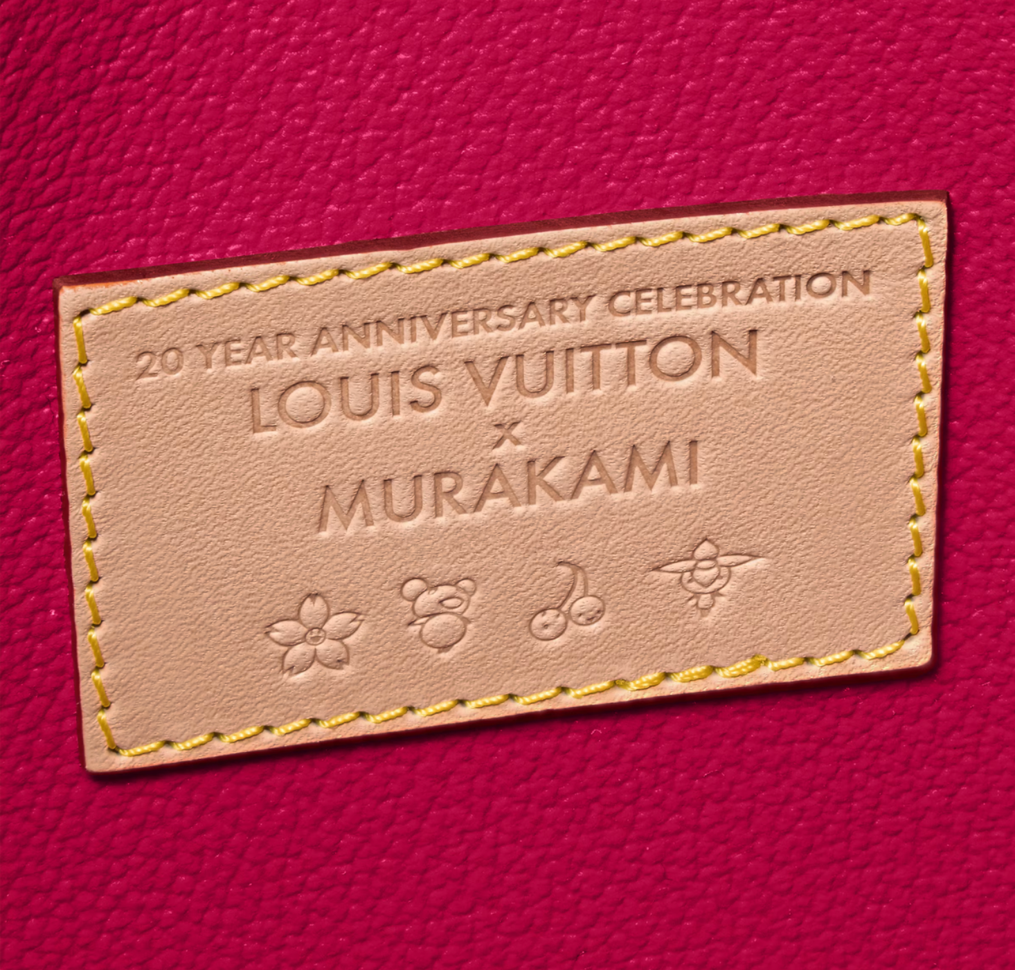 Louis Vuitton x Takashi Murakami Trio Toiletry Pouch Monogram composé de trois pochettes en toile Monogram Multicolore avec garnitures en cuir naturel, fermetures zippées et finitions métalliques dorées.