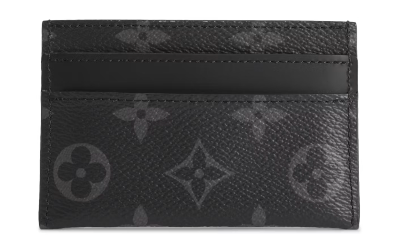 Louis Vuitton Card Holder Porte Cartes Double Monogram Eclipse Black/Grey en toile Monogram noire et grise avec quatre fentes et poche centrale.