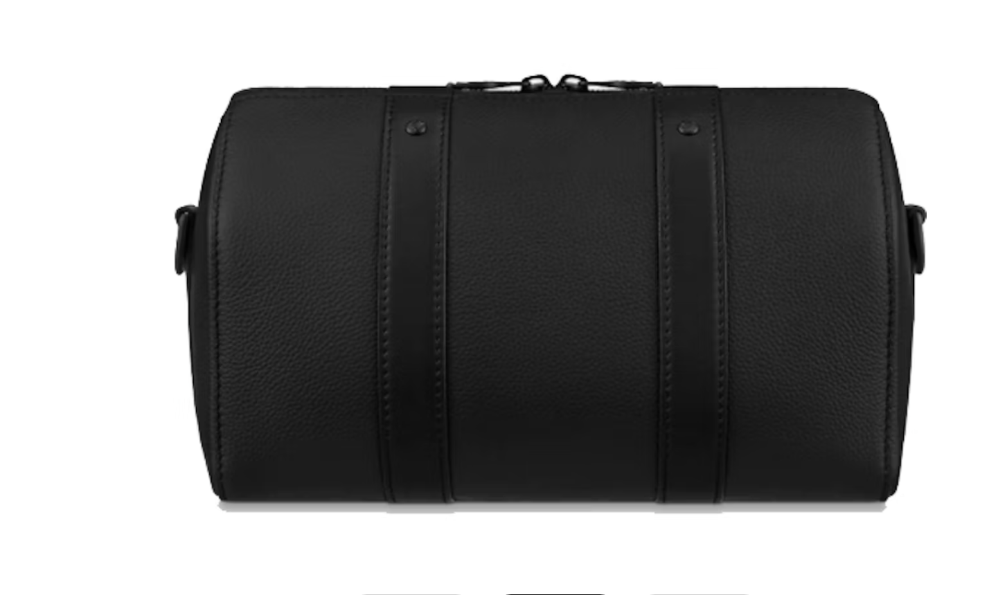 Louis Vuitton City Keepall Black en cuir de veau Monogram embossé noir avec poignées en cuir roulé, bandoulière amovible, fermeture zippée double sens et finitions métalliques noires.