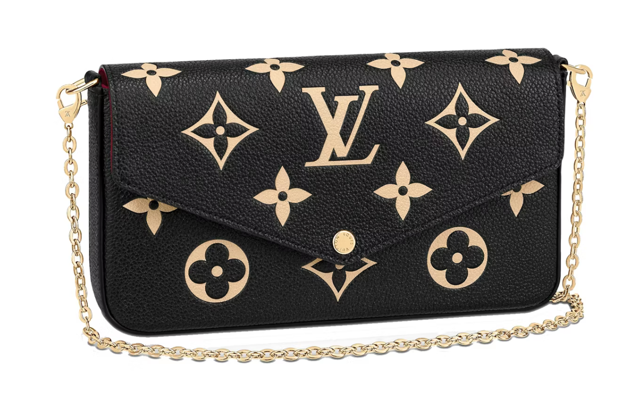 Beige en cuir noir grainé à Monogram beige, avec rabat et chaîne dorée.