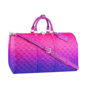 Louis Vuitton Keepall 50B Taurillon Illusion Blue/Pink en cuir Taurillon Monogram embossé avec dégradé bleu et rose, poignées roulées, bandoulière amovible, fermeture zippée et finitions métalliques.