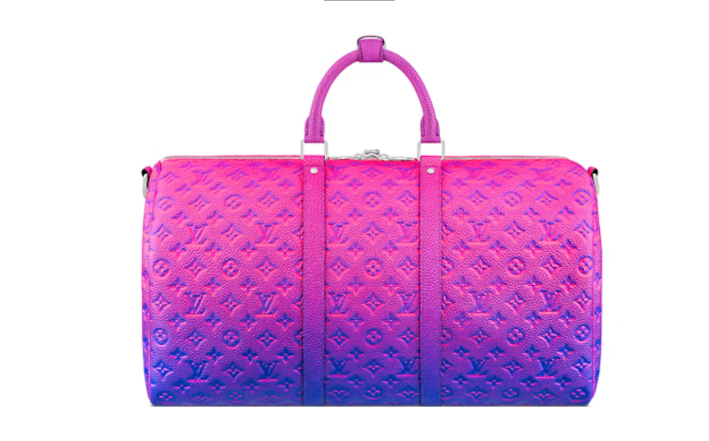 Louis Vuitton Keepall 50B Taurillon Illusion Blue/Pink en cuir Taurillon Monogram embossé avec dégradé bleu et rose, poignées roulées, bandoulière amovible, fermeture zippée et finitions métalliques.
