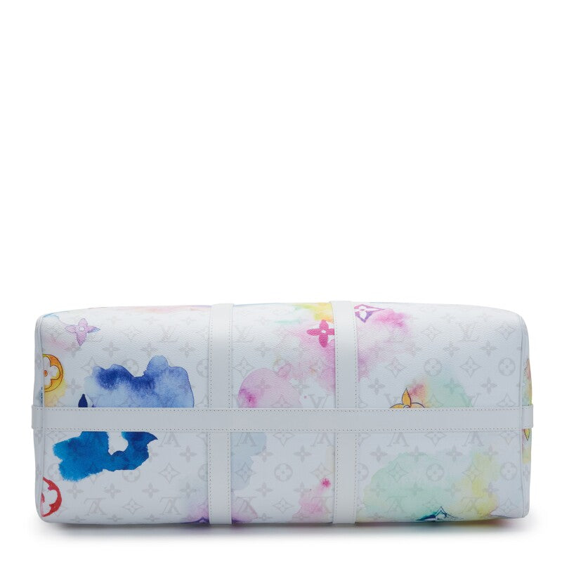 Louis Vuitton Keepall 50 Monogram Watercolor en toile Monogram effet aquarelle avec garnitures en cuir naturel, poignées roulées, bandoulière amovible, fermeture zippée et finitions métalliques.