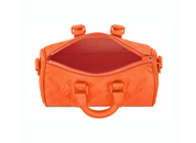 Louis Vuitton Keepall Bandoulière 25 Monogram Embossed Orange en cuir de veau grainé embossé Monogram orange avec poignées roulées, bandoulière amovible, fermeture zippée et finitions métalliques.